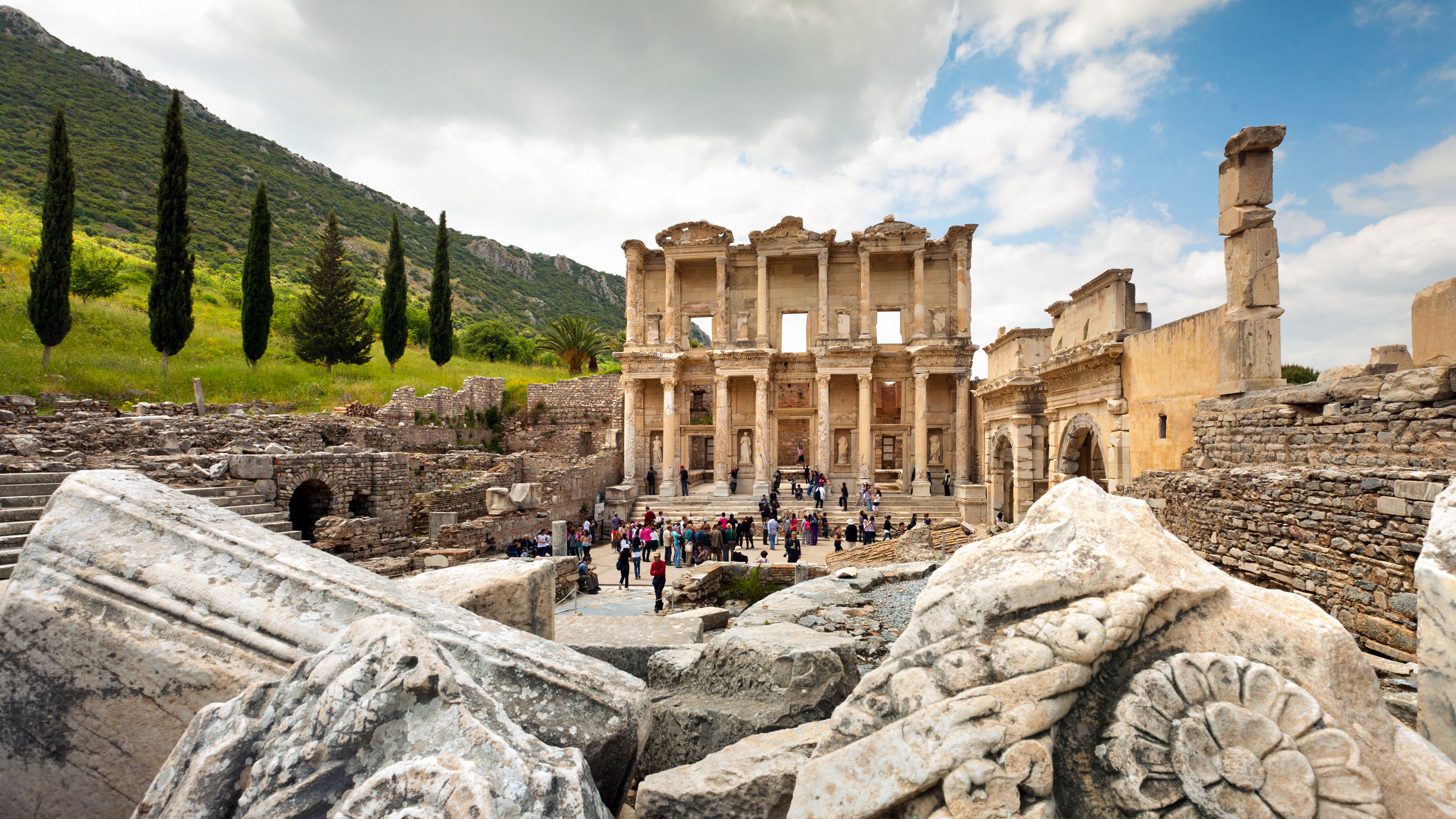 Art of the Roman Empire: Library of Celcus (ad 100), at Ephesus, Turkey. Photo: Dominic Arizona Bonuccelli.
